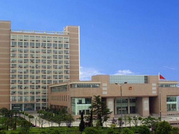 某市中级人民法院